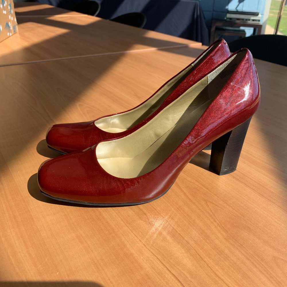 Me Too red shiny leather high heels size 9 1/2